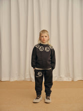 Load image into Gallery viewer, Wynken Necklace Sweat - Soft Black - 4Y Last Ones