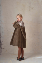 Load image into Gallery viewer, Popelin Mod.41.3 Green velvet dress with floral yoke - Green - 2/3Y, 4Y, 6Y, 8Y