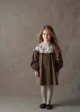 Load image into Gallery viewer, Popelin Mod.41.3 Green velvet dress with floral yoke - Green - 2/3Y, 4Y, 6Y, 8Y