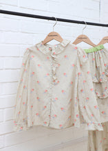 Load image into Gallery viewer, Caramel Cauliflower Blouse - Rose Bouquet - 4Y, 6Y